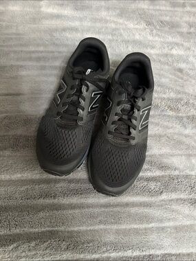 New Balance Men's Black Mesh Athletic Sneakers